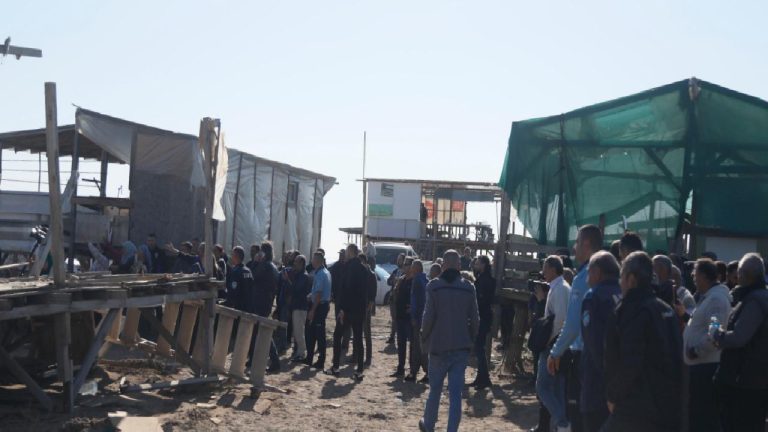 Kumköy’deki çardaklar yine yıkılamadı