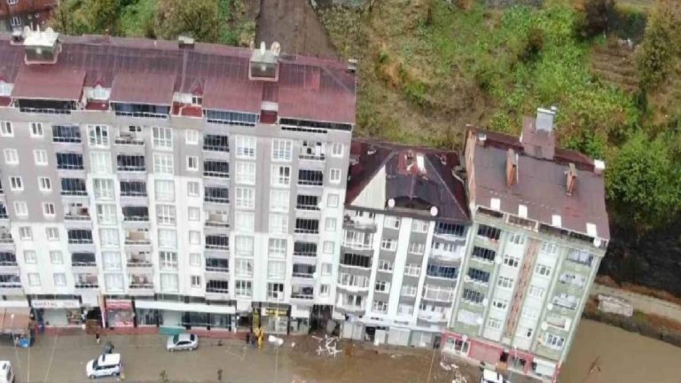 Rize’de heyelana maruz kalan 6 apartman için karar