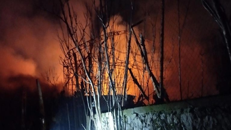 Şakir Paşa Ailesi dizisi platosunda yangın çıktı: Köşk küle döndü, set ertelendi