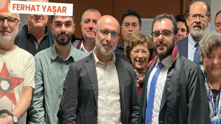 Yazar Yavuz Ekinci’ye açılan dava reddedildi: ‘Okurlarımı savunmak için geldim’