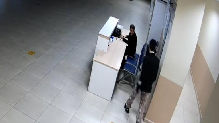 Büyükçekmece’de lise öğrencisi kadın müdür yardımcısını boğazından bıçakladı