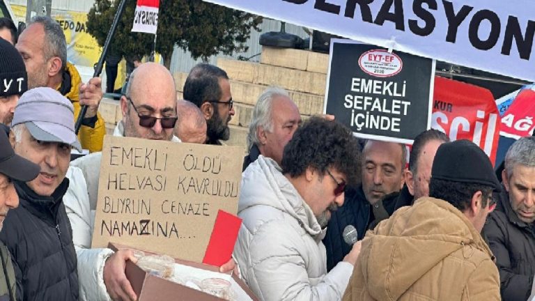 ‘Emekli öldü’ deyip helvasını dağıttılar