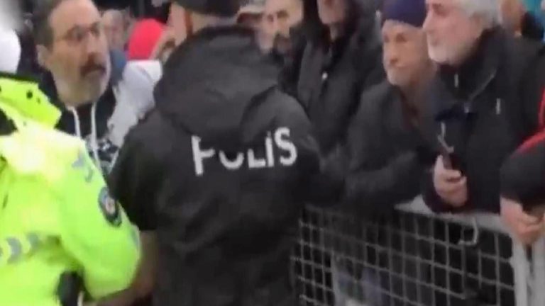 Ferdi Tayfur’un cenazesindeki gergin anlar ortaya çıktı: Mustafa Üstündağ dışarı çıkarılmak istenmiş