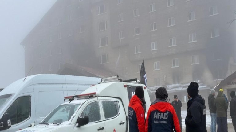 Kartalkaya’da 76 kişinin hayatını kaybettiği otelde AFAD arama yapıyor