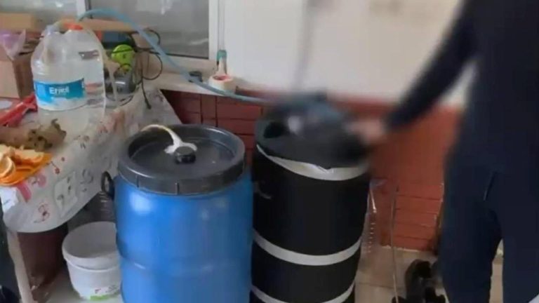 Marmaris’te kaçak alkol baskını: Litrelerce el yakımı içki bulundu