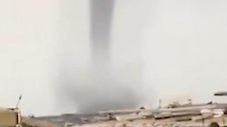 Suudi Arabistan’da fırtına: Mekke’de hortum çıktı