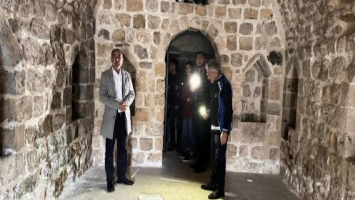 artuklu-belediyesi-kayyimin-vakfa-verdigi-tarihi-binayi-geri-aldi-sMqCGMOI.jpg