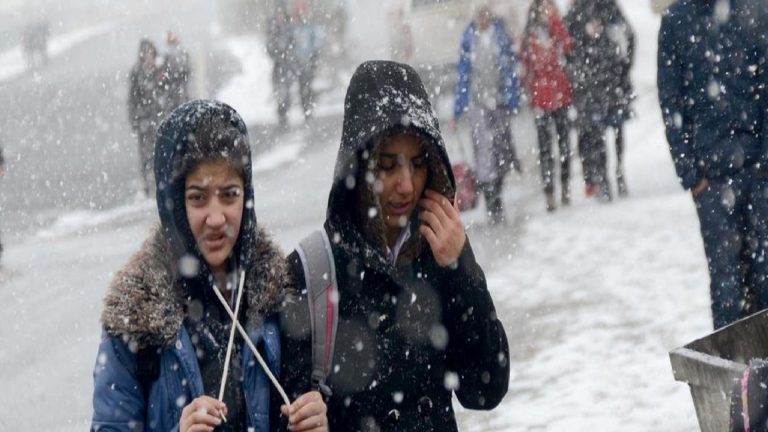 İstanbul’a kar geliyor: Okullar tatil olacak mı? Prof. Dr. Orhan Şen’den çarpıcı açıklama