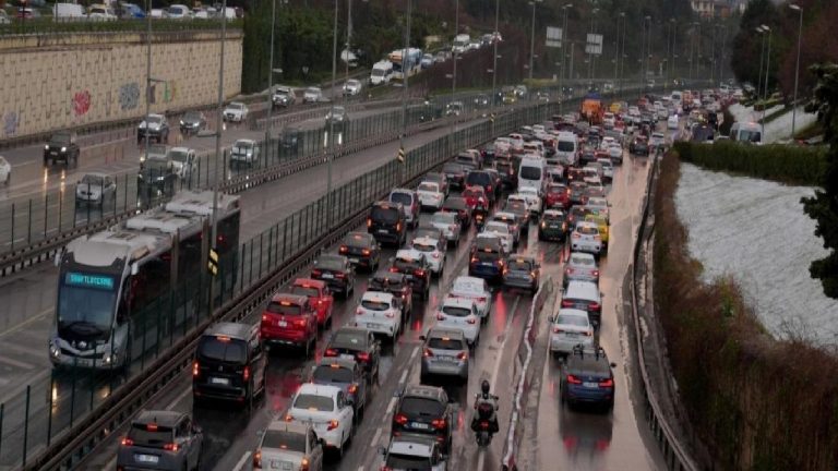 İstanbul’da kar trafiği