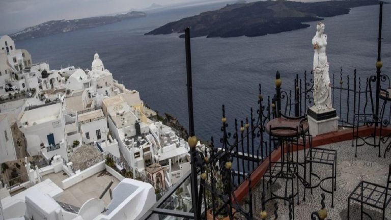 Santorini ve çevresi için resmi olarak yanardağ uyarısı yapıldı