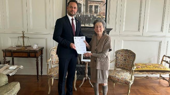 Sevinç İnönü CHP’ye üye oldu