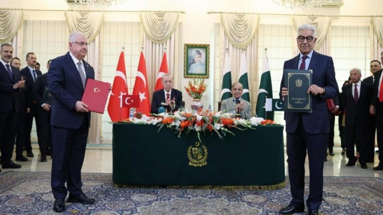 Türkiye ile Pakistan arasında 24 anlaşma imzalandı