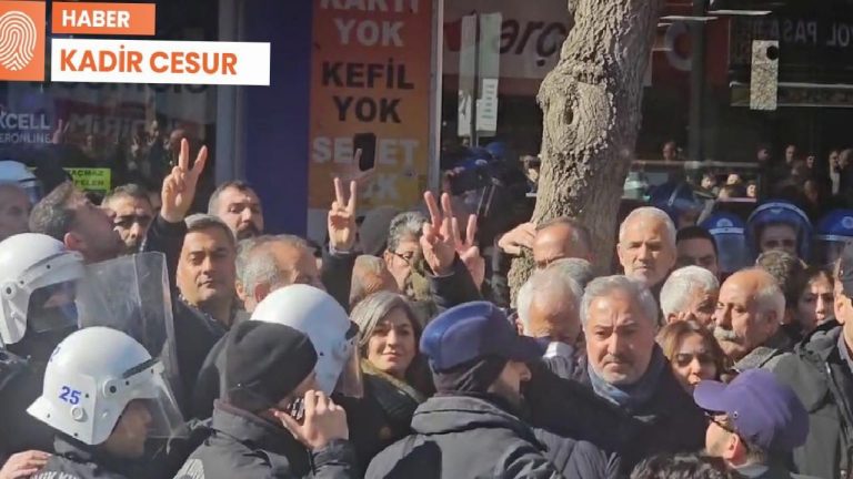 Van’da kayyım protestosu: Çok sayıda gözaltı ve vekillere abluka