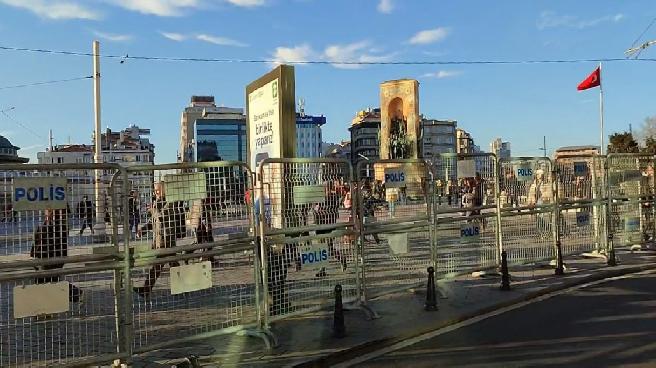 Kadınlara 8 Mart’ta Taksim yasağı: Metro istasyonları, yollar kapatıldı, yürüyüş yasaklandı