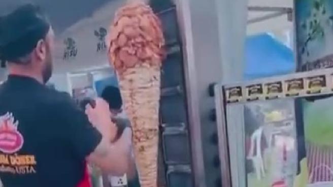 Adana karnavalında mide bulandıran manzaralar