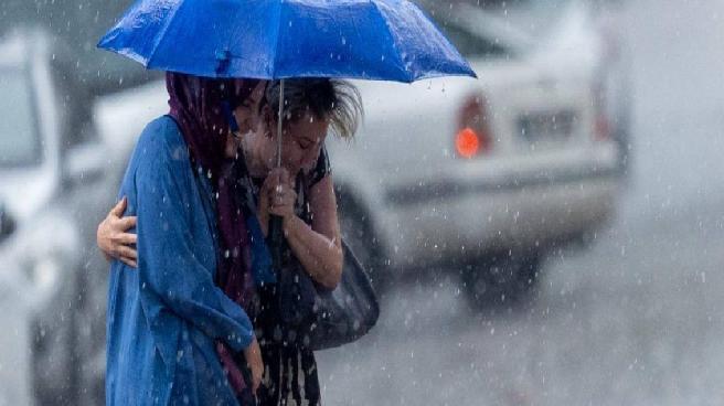 Hafta sonu hava durumu değişiyor: Sağanak yağışlar geliyor