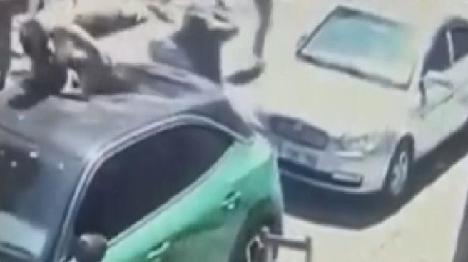 İstanbul’da sarsıntı anında arabanın üstüne atladı: O anları anlattı