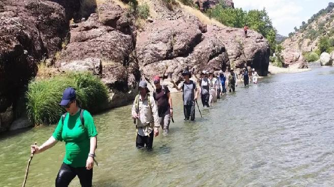 Doğaseverler Zore Kanyonu’nda Yürüyüş Yaptı