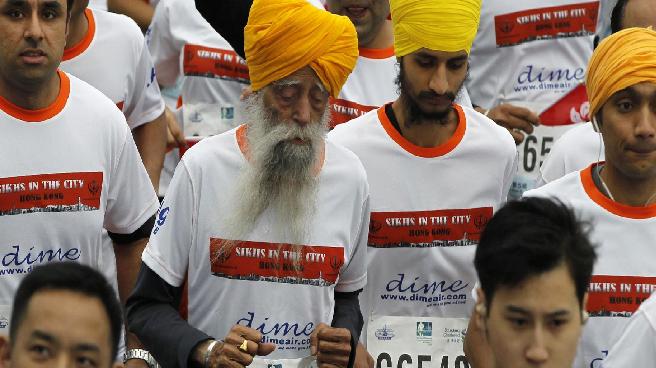Dünyanın en yaşlı maraton koşucusu Fauja Singh, 114 yaşında trafik kazasında hayatını kaybetti