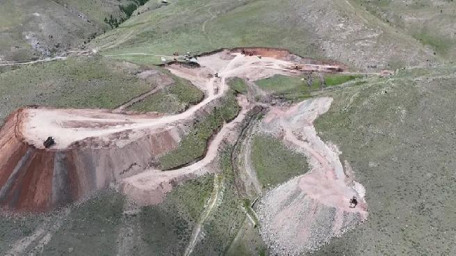Erzurum’da 16 bin dekar arazinin sulanmasında kullanılacak 3 göletin yapımı sürüyor