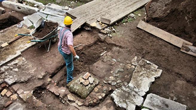 Hiçbir haritada yoktu, tarihçiler şaşkın: Polonya’da 5 bin 500 yıllık dev piramit mezarları keşfedildi