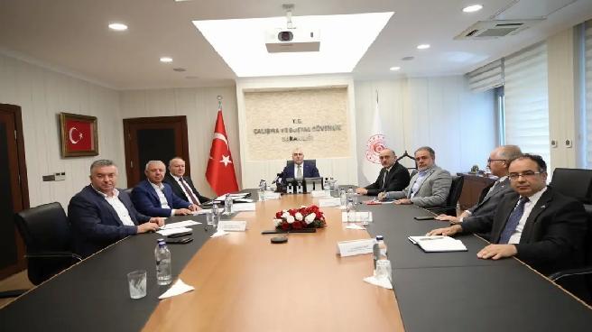 TÜRK-İŞ ve HAK-İŞ, Kamu İşçileri İçin Zam Teklifini Görüşüyor