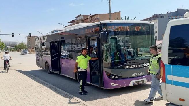 yuksekovada-trafik-denetimi-suruculer-bilgilendirildi-J6BvqZ5t.jpg
