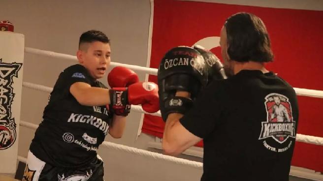 12 Yaşındaki Kick Boks Sporcusu Burak Özel, Türkiye Şampiyonluğu Hedefliyor