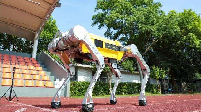 Çinli Robot, 100 Metreyi 16,33 Saniyede Koşarak Dünya Rekorunu Kırdı