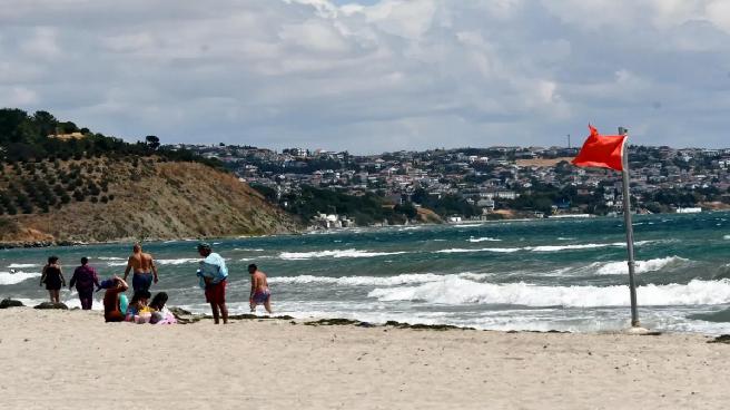 Fırtına Uyarısı: Batı Karadeniz ve Marmara’da Denize Girmek Yasaklandı