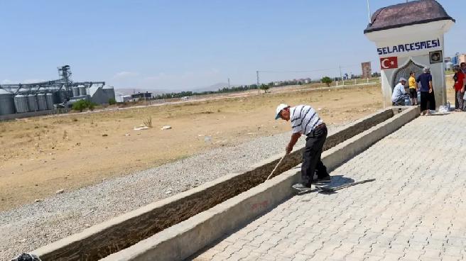 Gönüllü İnşaat Ustası, Yıkılmaya Yüz Tutmuş Çeşmeleri Yeniliyor