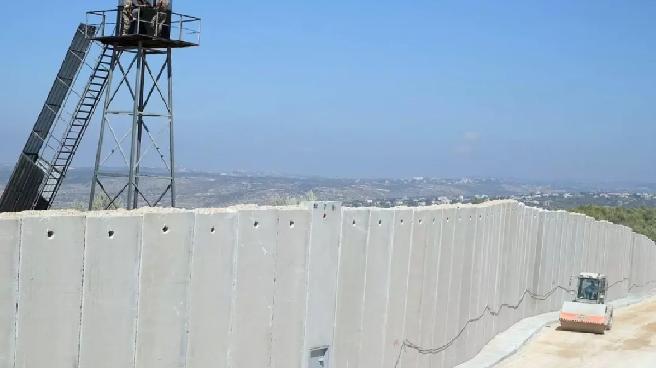 İran, Afganistan ve Pakistan sınırına 130 kilometre duvar inşa ediyor