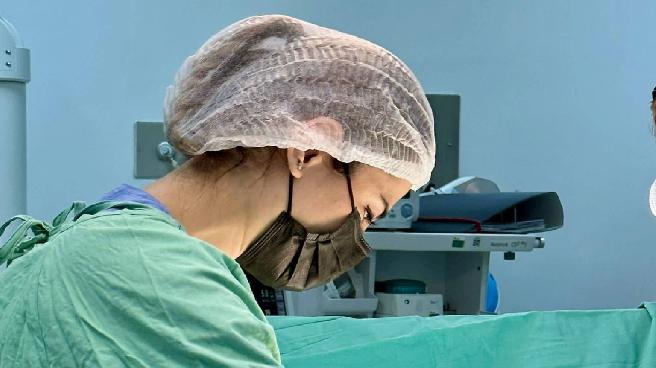 “Mesai dışı ameliyat hem hastayı hem doktoru riske atabilir”
