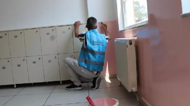 Sakarya’da yükümlüler yaz tatilinde okulları yeni eğitim öğretim sezonuna hazırlıyor