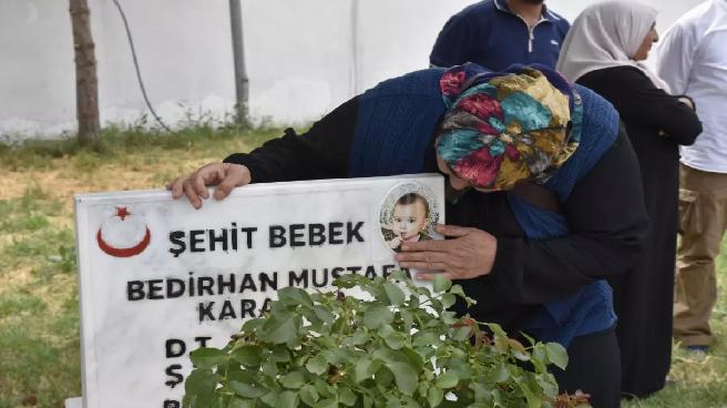 Yüksekova’da şehit olan anne ve bebekleri kabirleri başında anıldı