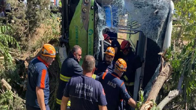 Antalya’da Halk Otobüsü Kaza Yaptı: Şoför Hayatını Kaybetti
