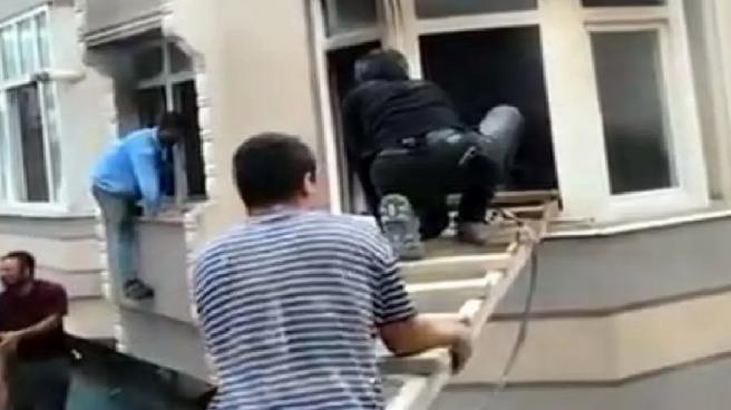 Avcılar’da Yangın: İnşaat İşçileri İlk Müdahaleyi Yaptı