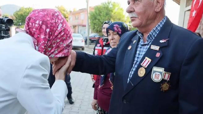 Bakan Göktaş’tan, evliliklerinde 48 yılı geride bırakan Bulut çiftine ziyaret
