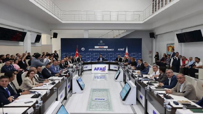 Bakan Kurum, Hatay’da Deprem Sonrası Çalışmaları Değerlendirdi
