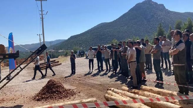 bucakta-orman-iscisine-kabuk-soyma-makinesi-teslim-edildi-7PO1ruRE.jpg