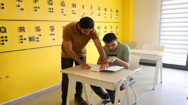 Gonca Engelsiz Yaşam Merkezi’nde Görme Engellilere Eğitim Desteği