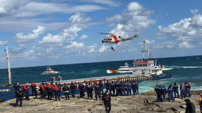 Kocaeli’de Mahsur Kalan Mürettebat Helikopterle Kurtarıldı