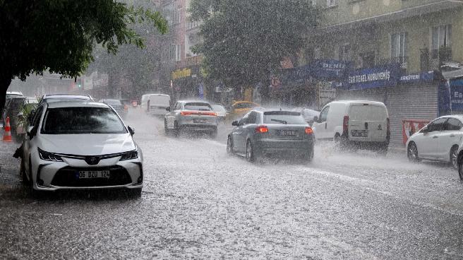 Meteoroloji’den İstanbul dahil kritik uyarı: Sağanak yağış ve kuvvetli rüzgar etkili olacak, su baskınlarına dikkat