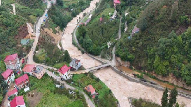Rize ve Artvin’de selin izleri siliniyor