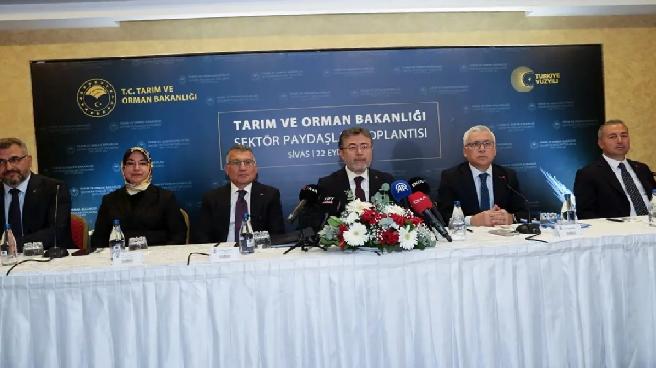 tarim-ve-orman-bakani-yumakli-sivasta-tarim-sektoru-temsilcileriyle-bulustu-aciklamasi-zQHHTnXx.jpg