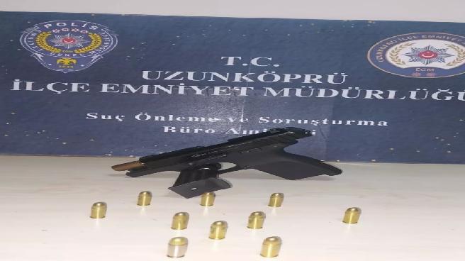 uzunkoprude-tabanca-ele-gecirildi-motosiklet-hirsizligi-ve-alkollu-surucu-denetimi-yapildi-LDiBjxy9.jpg