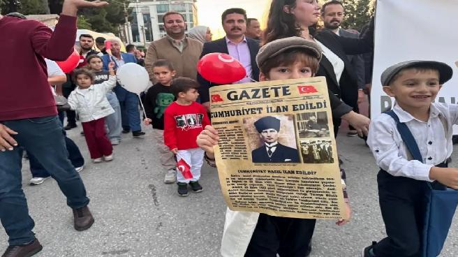 Anaokulu Öğrencilerinden Cumhuriyet Kutlaması