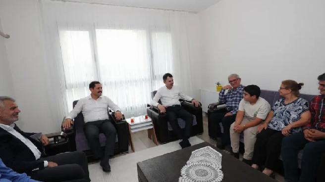 Bakan Kurum, Hatay’da Depremzedeleri Ziyaret Etti
