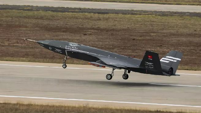 Bayraktar KIZILELMA İlk Atış Testini Başarıyla Tamamladı