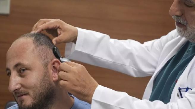 Biyonik Kulak Operasyonu ile Yeniden Duydu